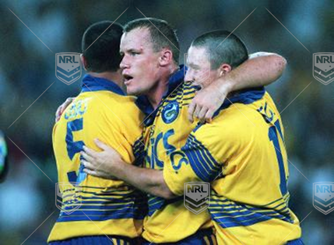 NRL 2001 RD09 St. George Illawarra Dragons v Parramatta Eels - Jarrod McCracken, celebrates