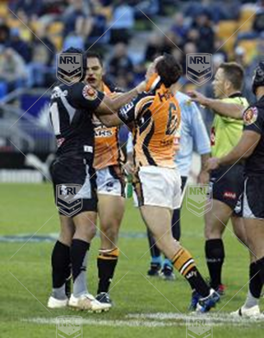 NRL 2007 RD10 New Zealand Warriors v Wests Tigers - Louis Anderson fight