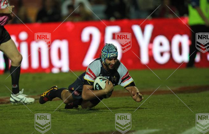 NRL 2011 RD12 North Queensland Cowboys v Sydney Roosters - Johnathan Thurston try Q
