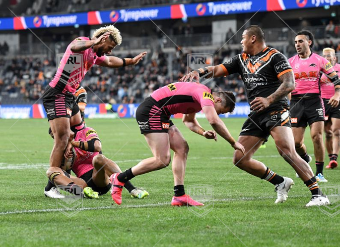 NRL 2020 RD08 Wests Tigers v Penrith Panthers - Joseph Leilua Dylan Edwards, HITS EDWARDS HIGH
