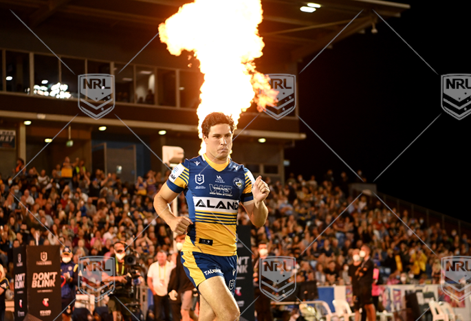 NRL 2021 SF Penrith Panthers v Parramatta Eels - Mitchell Moses, run on