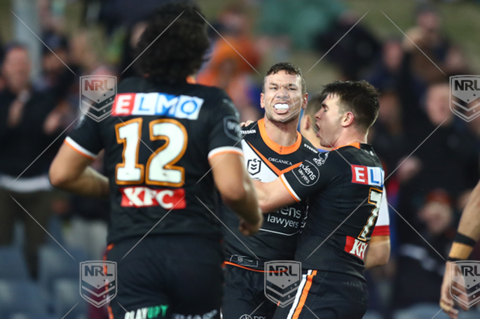NRL 2022 RD21 Wests Tigers v Newcastle Knights - Brent Naden, try celeb