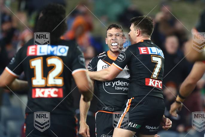 NRL 2022 RD21 Wests Tigers v Newcastle Knights - Brent Naden, try celeb